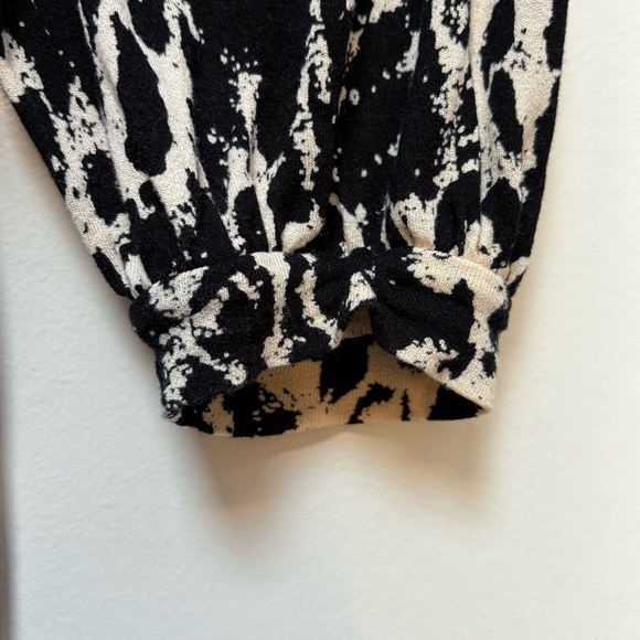 Urban Outfitters Animal Print Long Sleeve Oversized Blouse Size Large - Picture 5 of 7